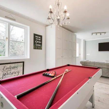 4 Bed In 77835