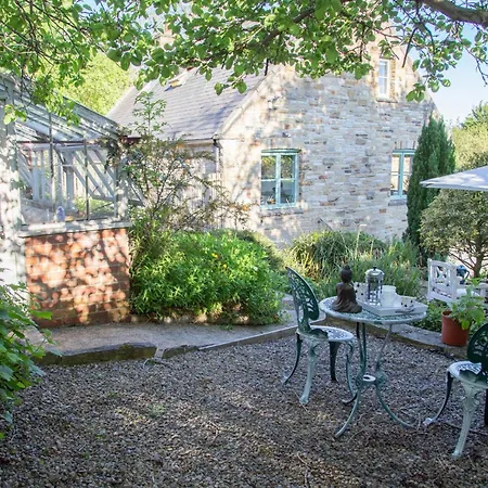 4 Bed In 77835