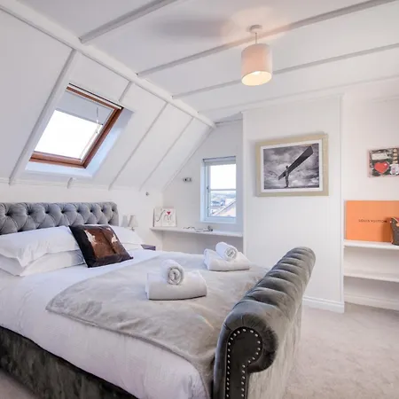 בית נופש 4 Bed In 77835 *